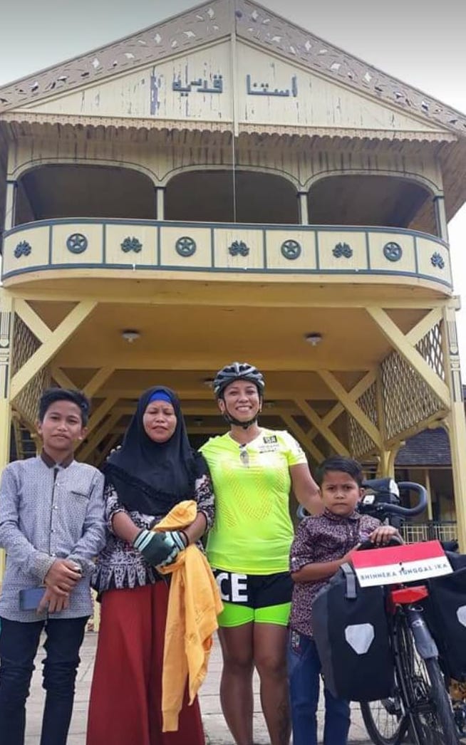 Lara saat turing di Kalimantan. (Foto: Istimewa)