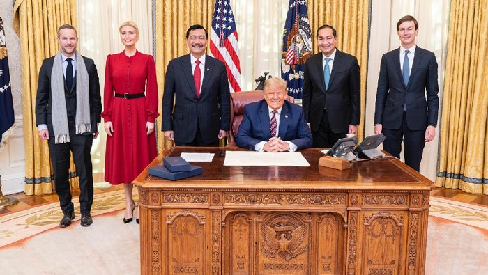 Menteri Koordinator Bidang Kemaritiman dan Investasi (Menko Marves), Luhut Binsar Pandjaitan dan Presiden AS Donald Trump (Foto: Kemenko Marves) 