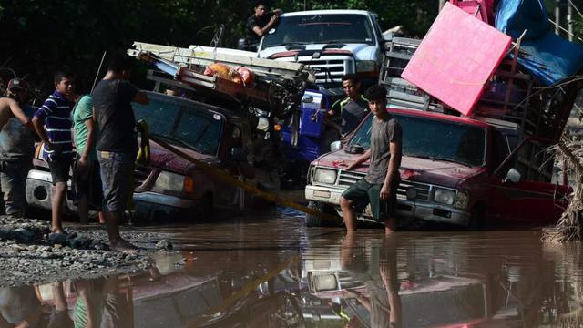 Dampak Badai Iota di Amerika, pohon-pohon tumbang, hingga terjadi banjir meluas di Amerika Tengah. (Foto: reuters)