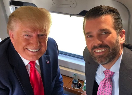 Presiden Amerika Serikat (AS) Donald Trump bersama putra sulungnya, Donald Trump Jr. (Foto: Twitter)