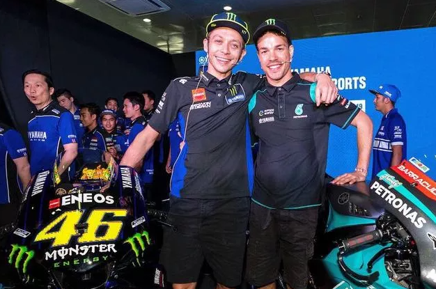 Pembalap Tim Petronas Yamaha SRT, Franco Morbidelli, bersama tandem barunya, Valentino Rossi. (Foto: Tim Yamaha)