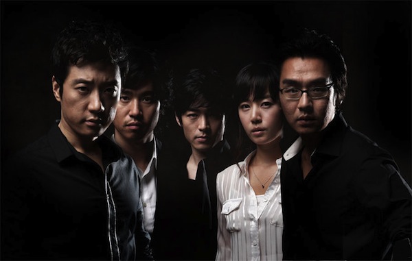 Salah satu poster film Korea Selatan, Wide Awake. (Foto: YouTube)