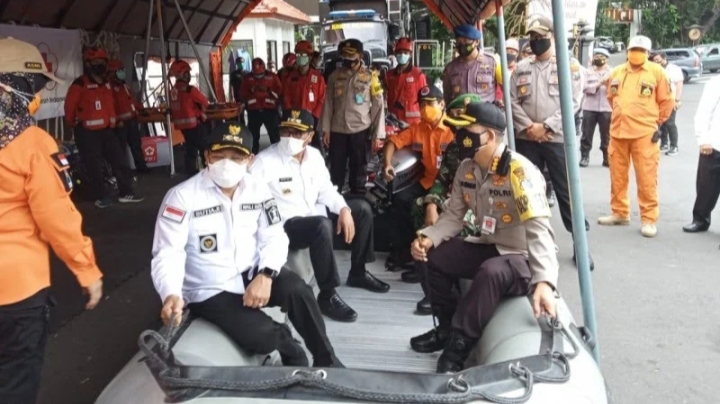 Forkopimda Kota Malang saat meninjau kesiapan sarana dan prasarana terkait persiapan bencana hidrometeorologi di Balai Kota Malang (Foto: Lalu Theo/Ngopibareng.id)