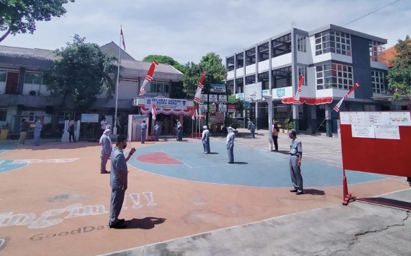 Para guru ketika melakukan simulasi sekolah tatap muka. (Foto: Dok. Pemkot Surabaya)