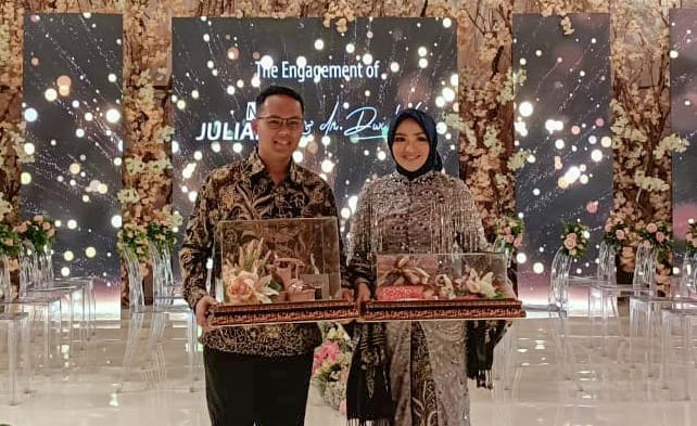 Juliana Evawati dengan dr Dwi Wijaya. (Foto: Istimewa)