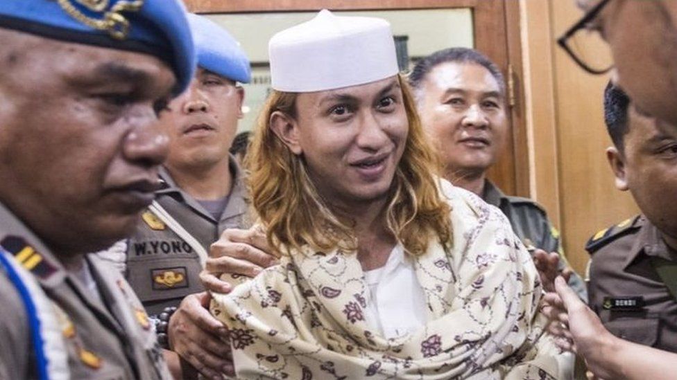 Bahar Smit saat menjalani pemeriksaan dalam kasus penganiayaan. (Foto: Ant)