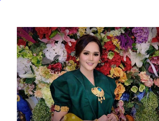 Sosialita Nadia Margreza asal Kambisa, Desa Baku-baku, Kecamatan Malangke Barat, Sulawesi Selatan, dilamar pengusaha Haji Ajis Kalla dengan uang panai fantastis, pada Senin 23 November 2020. (Foto: Instagram/Facebook)