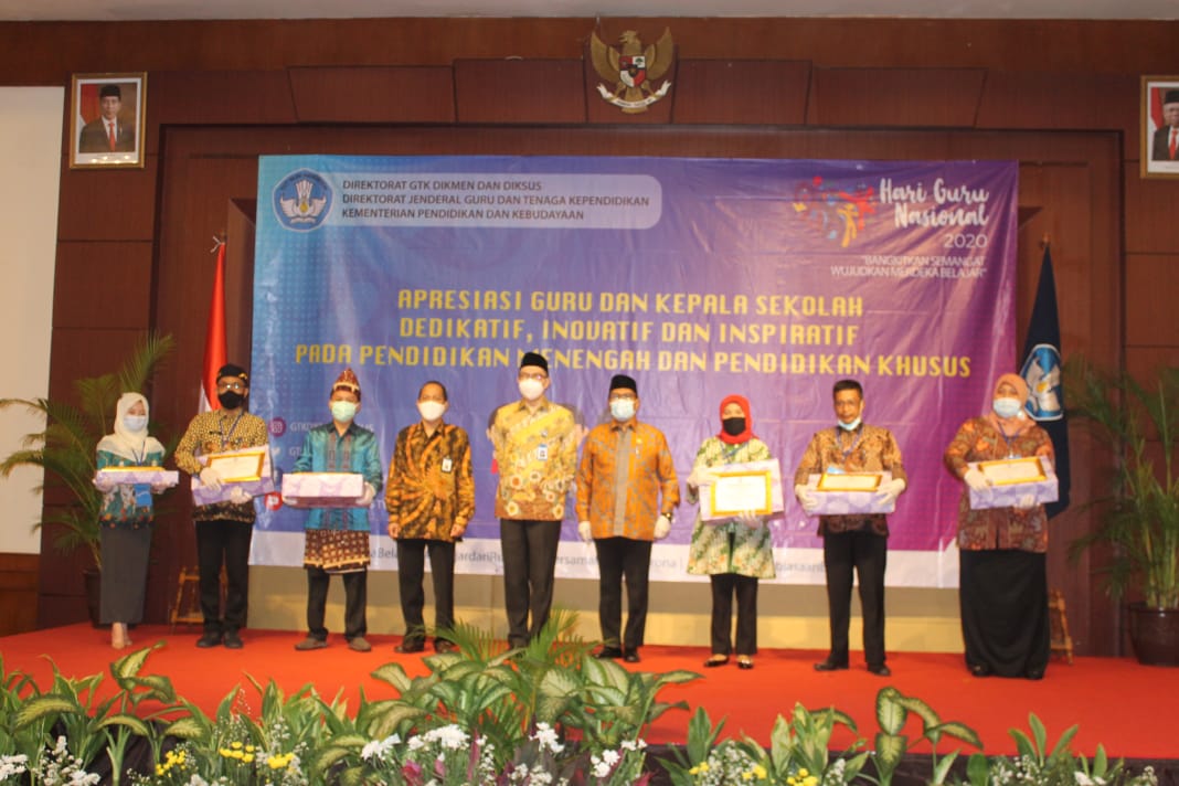 Guru dan Kepala sekolah penerima penghargaan Apresiasi Guru dan Kepala Sekolah Berinovasi di antaranya dari Surabaya, Sidoarjo, dan Tuban. (Foto: Asmanu Sudharso/Ngopibareng.id)
