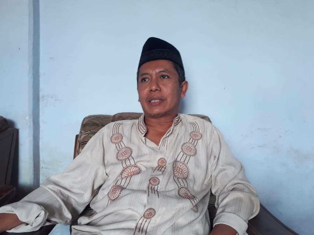 KH Muhammad Khobari, pengurus Ponpes Al Hikmah Langkaban, Blitar menolak rencana pendirian pesantren di lingkungan sekolah negeri. (Foto: Choirul Anam/Ngopibareng.id)