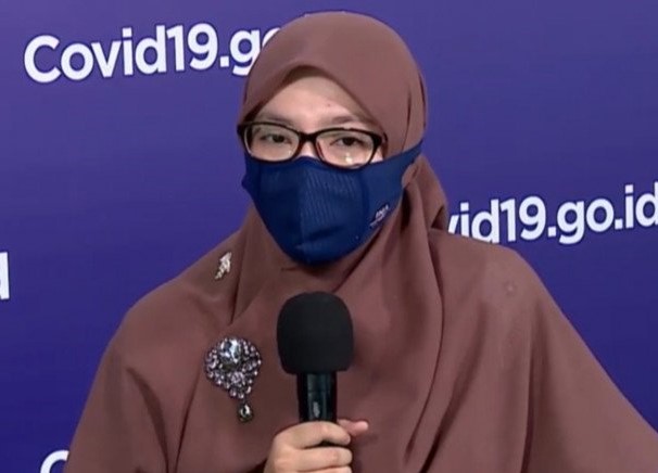 Ketua Bidang Data dan Teknologi Informasi Satgas Covid-19 dr Dewi Nur Aisyah dalam konferensi pers di Graha BNPB. (Foto: Dok BNPB)