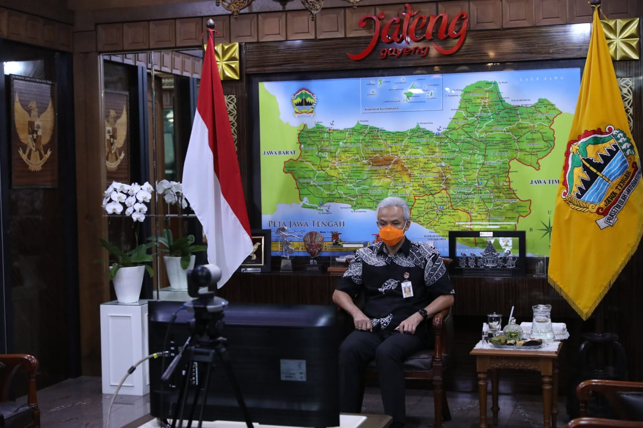  Gubernur Ganjar Pranowo menghadiri secara virtual acara Penganugerahan Keterbukaan Informasi Publik Tahun 2020, Rabu 25 November 2020. Kategori Pemerintah Provinsi, Jawa Tengah berhasil memperoleh nilai tertinggi, disusul Provinsi DKI dan Provinsi Jawa Barat. (Foto: istimewa)