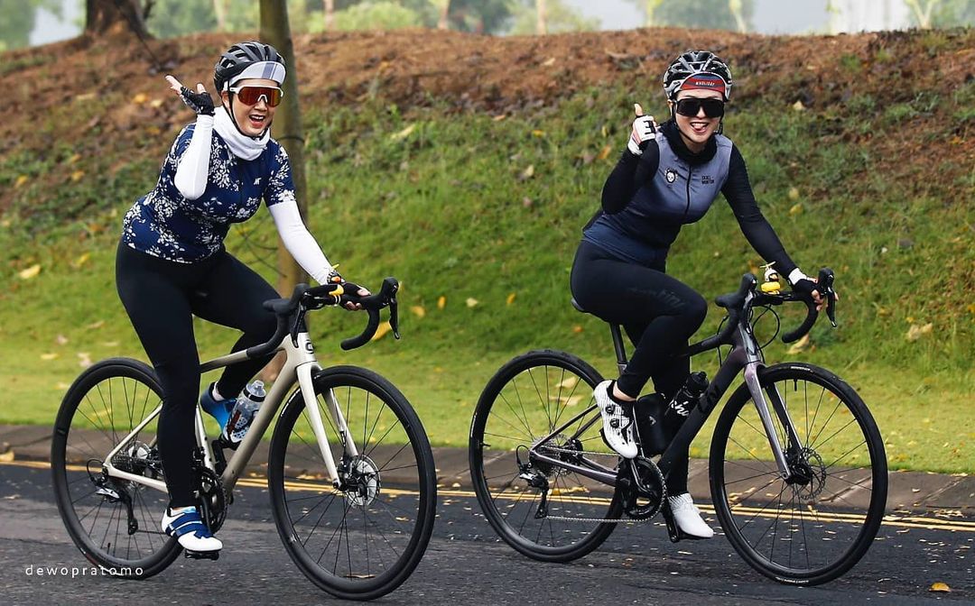 Ada beberapa hal yang harus diketahui agar gowes Anda aman. (Foto: Dewo Pratomo)