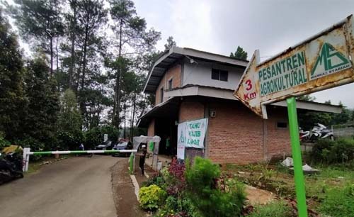 Jalan menuju  lokasi Pondok Pesantren Alam Agrikultural Markaz Syariah di Megamendung, Kabupaten Bogor. (Fto:Istimewa)