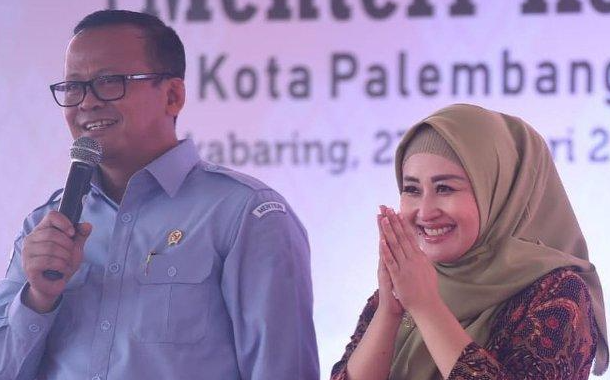 Mantan Menteri Kelautan dan Perikanan Edhy Prabowo dan sang istri, Iis Rosita Dewi atau akrab disapa Iis Edhy Prabowo. (Foto: Dok. KKP)