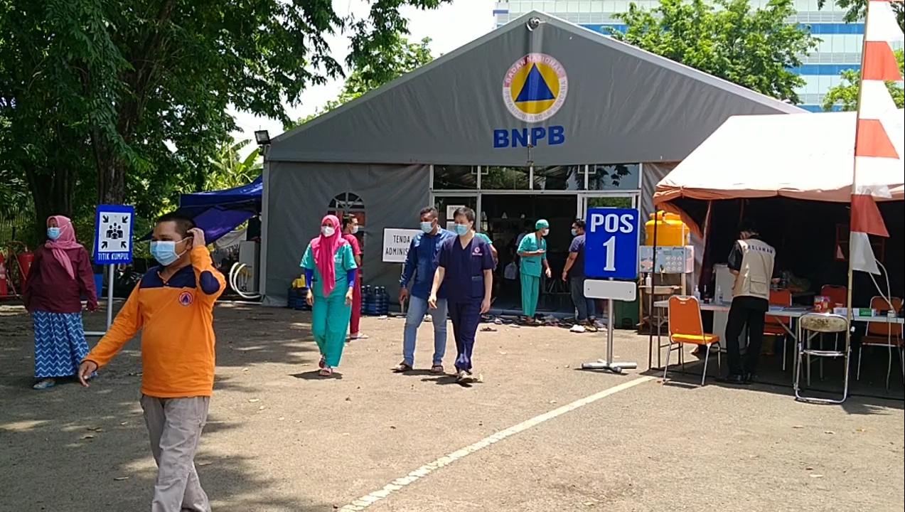 Para nakes RS lapangan Kogabwilhan II Indrapura Surabaya usai jaga. (Foto: Fariz Yarbo/Ngopibareng.id)