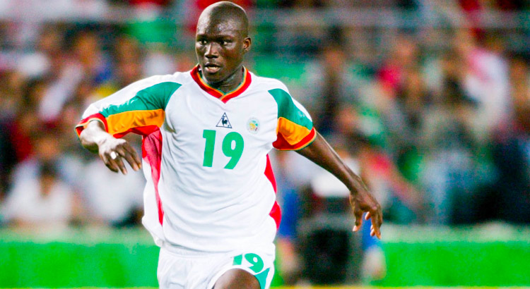 Papa Bouba Diop saat masih membela Timnas Senegal. (Foto: Actufoot)