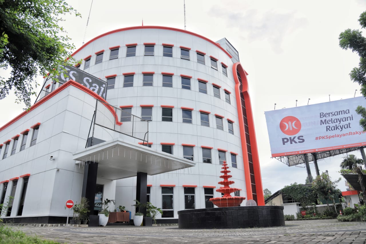 Kantor PKS juga sudah diganti cat dominasi warna putih dan oranye. (Foto: Dok. PKS)