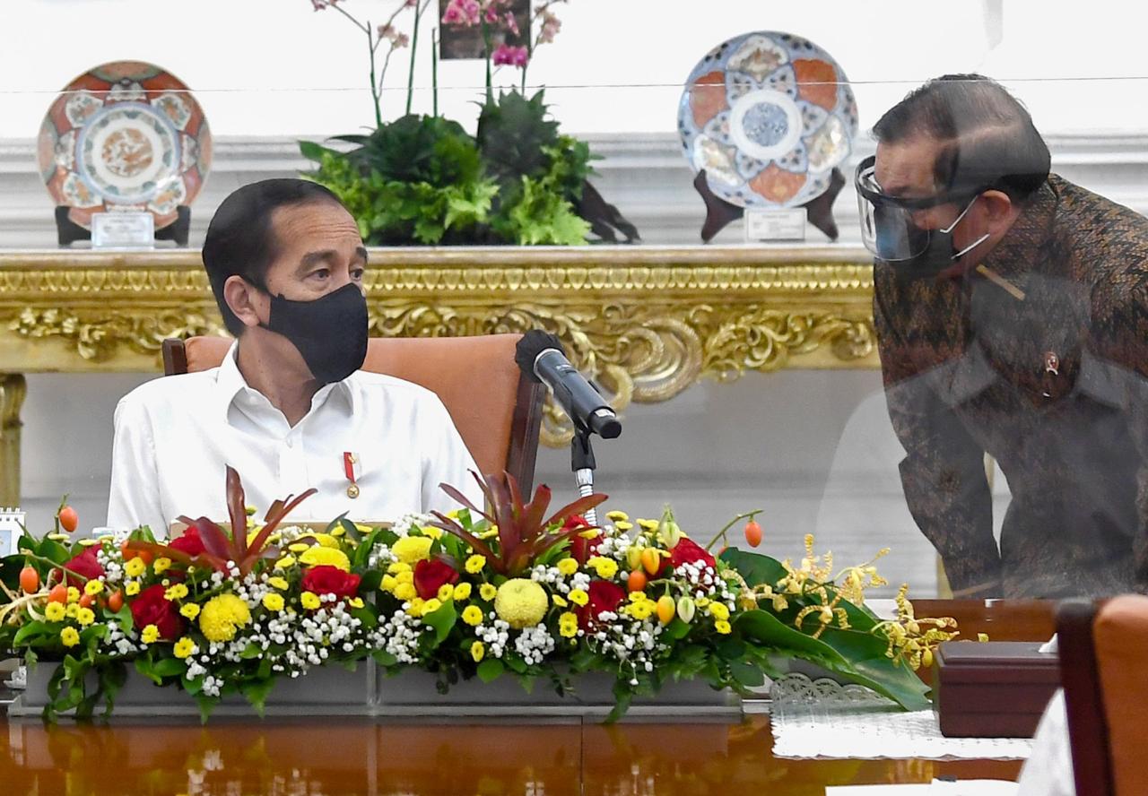 Presiden Joko Widodo (Jokowi) rapat terbatas penangan Covid-19 dan pemulihan ekonomi di Istana Merdeka, Jakarta, Senin 30 November 2020. (Foto: Setpres)