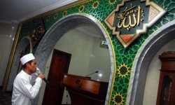 Seruan azan setiap waktu salat di masjid. (Foto: Istimewa)