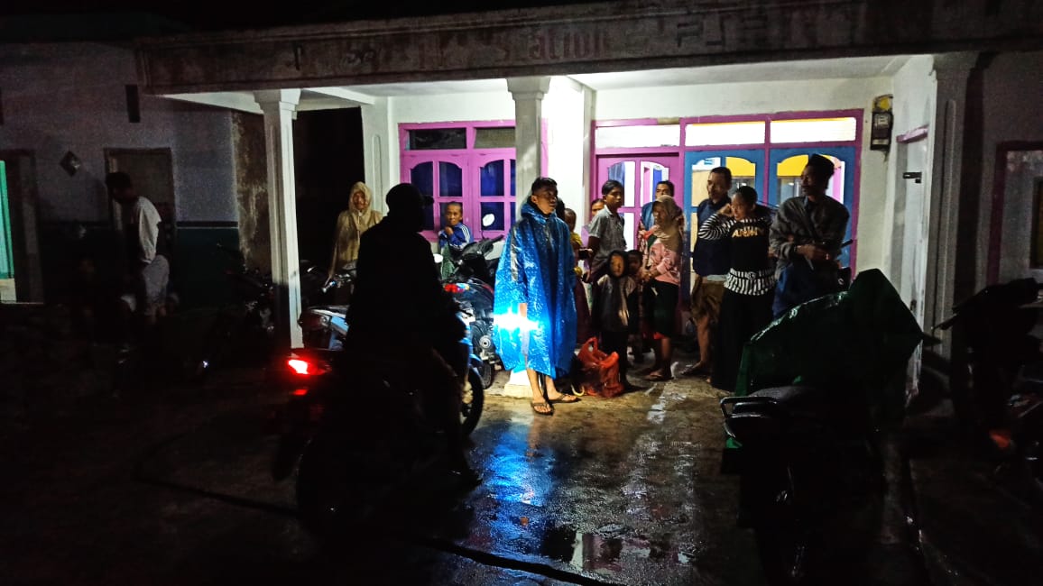 Suasana pengungsian warga di Desa Supiturang, Kecamatan Pronojiwo, Kabupaten Lumajang. (Foto: Ikhsan Mahmudi/Ngopibareng.id)