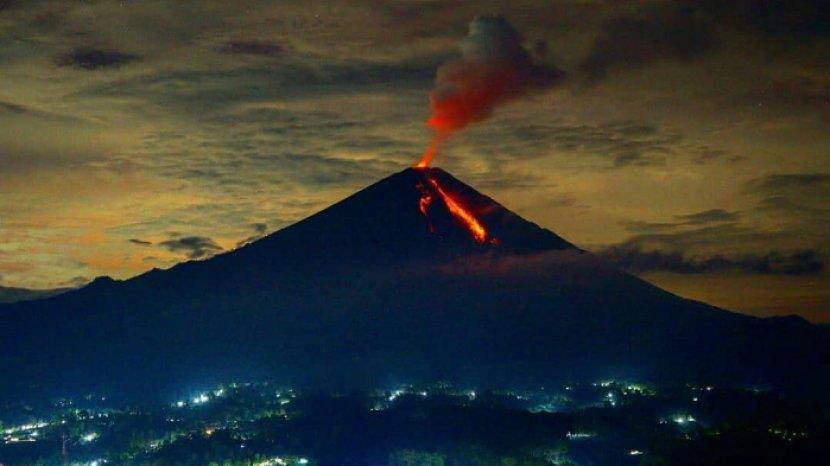 Ilustrasi gunung meletus. (foto: Istimewa)