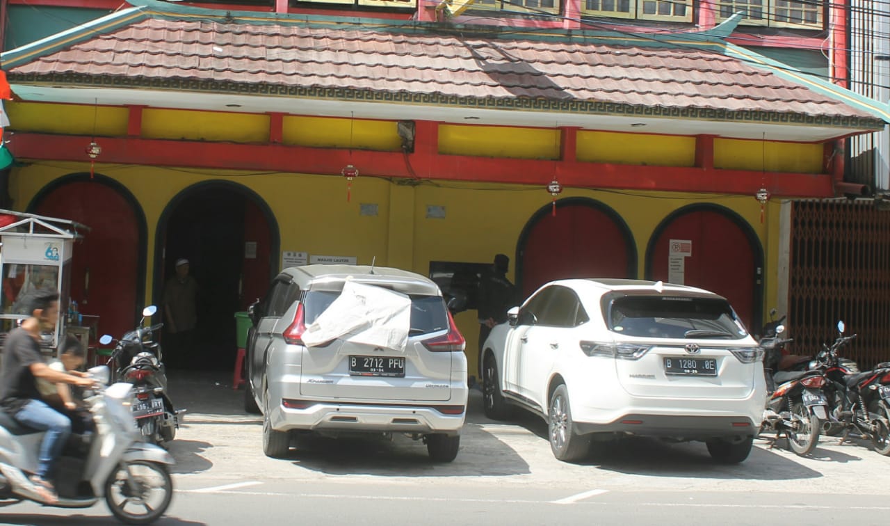 Penampakan depan Masjid Lautze Karim Oei. (Foto: Asmanu Sudharso/Ngopibareng.id)