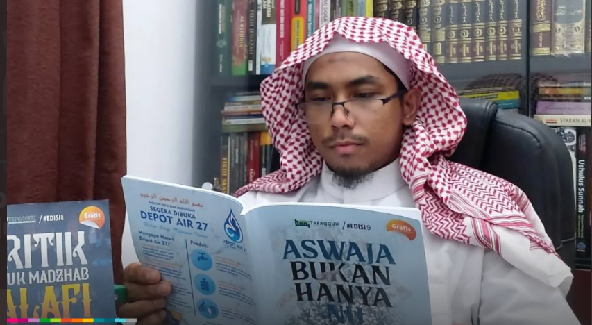 Ustaz Maaher At-Thuawilibi alias Soni Eranata resmi dibui 20 hari, dan menjadi tersangka ujaran kebencian. Maaher terancam penjara 6 tahun. (Twitter)