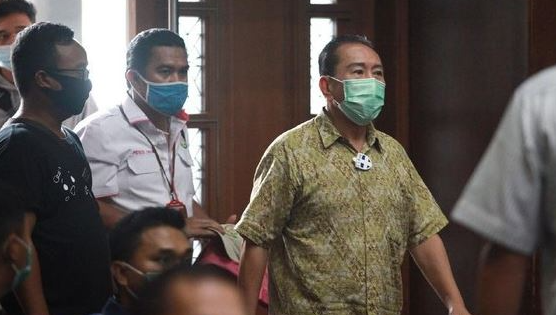 Mantan buronan kasus cassie Bank Bali, Djoko Tjandra (baju batik). (Foto: Istimewa)