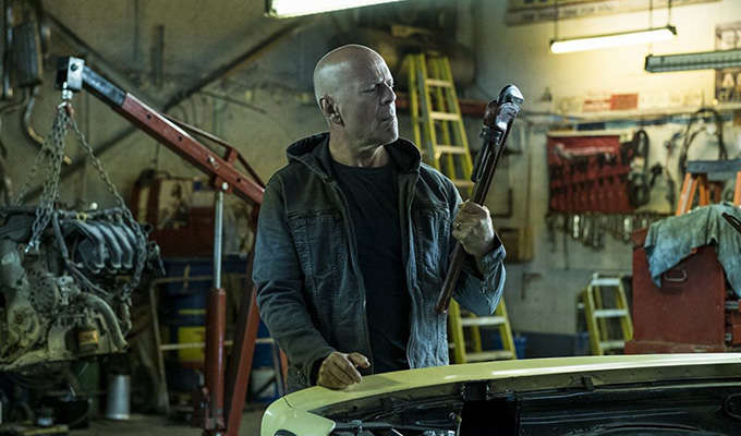 Salah satu adegan film Death Wish, yang dibintangi oleh aktor kawakan Bruce Willis. (Foto: YouTube)