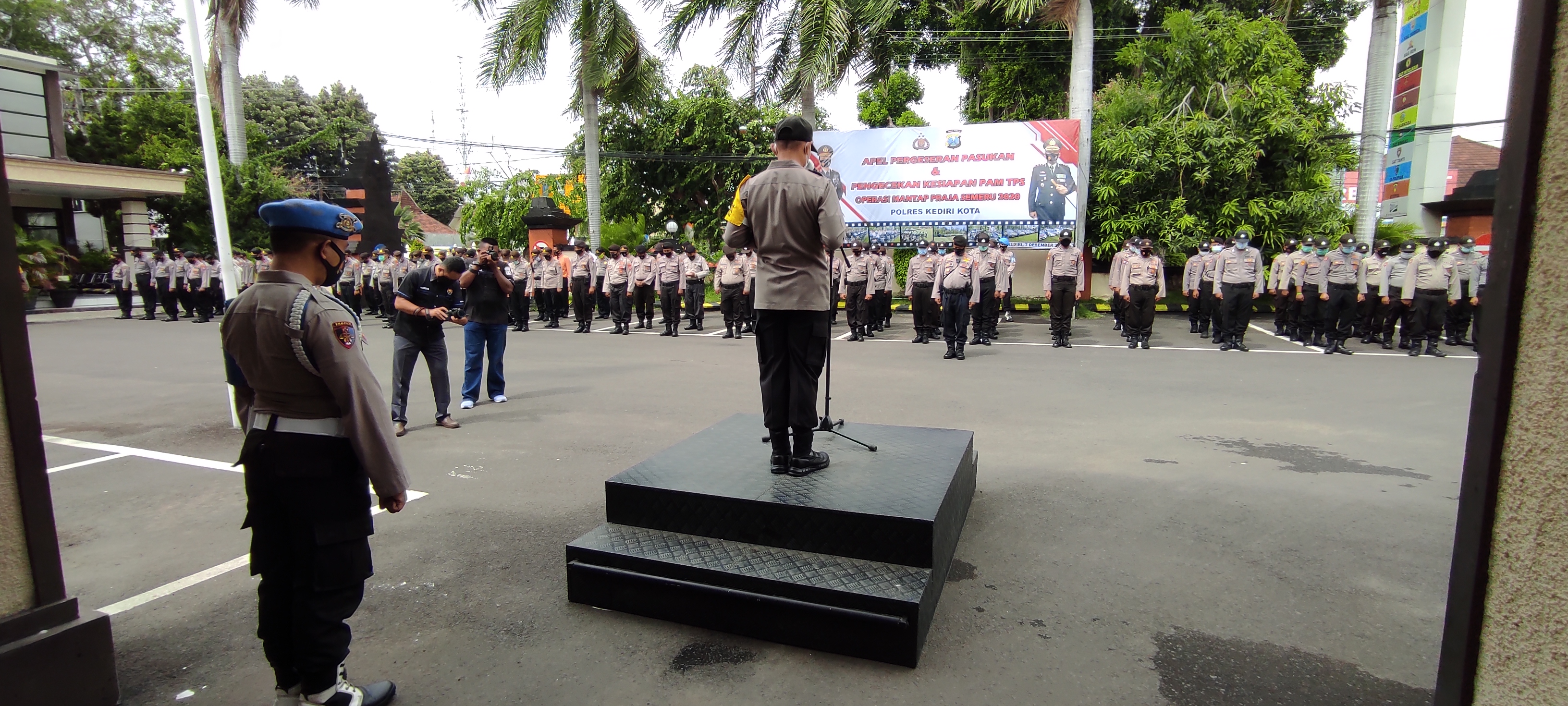 Gelar apel geser pasukan pengamanan Pilkada. (Foto: Fendhy Plesmana/Ngopibareng.id)