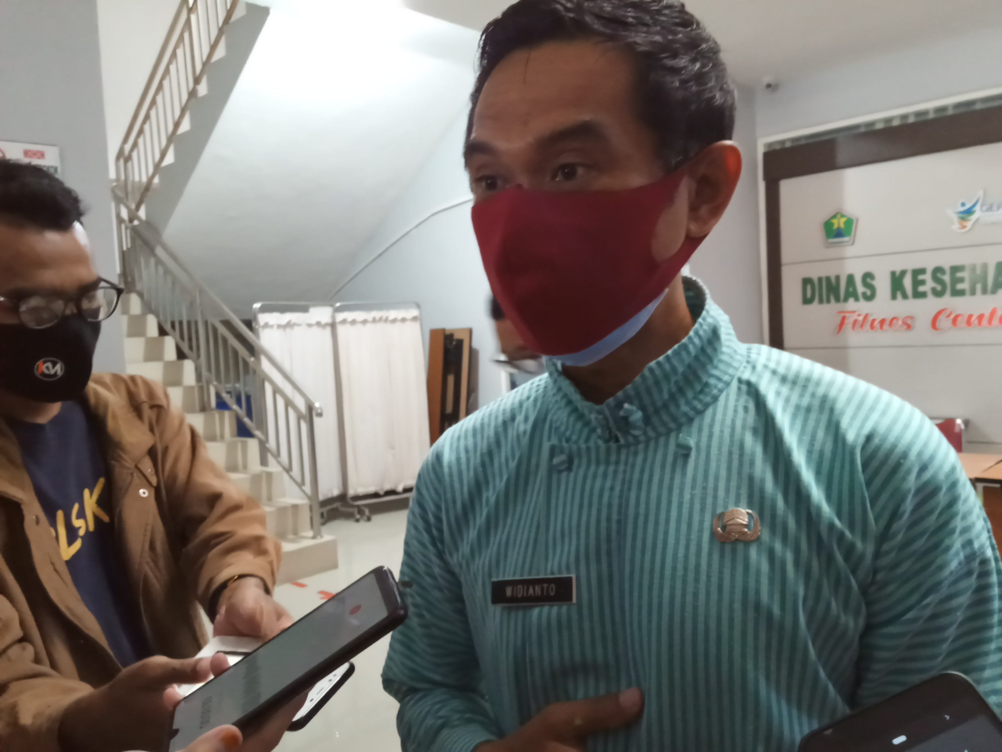 Kabag Humas Pemkot Malang, Nur Widianto saat ditemui di Laboratorium Kesehatan Daerah (Labkesda) Kotaalang beberapa waktu yang lalu (Foto: Lalu Theo/ngopibareng.id)