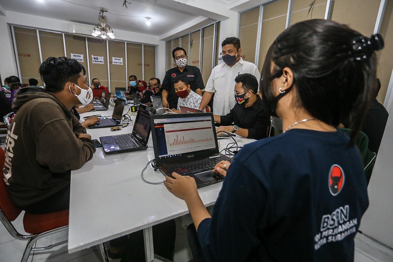 Kamar hitung milik DPC PDI Perjuangan (PDIP) Kota Surabaya disiapkan untuk Pilwali, Rabu 9 Desember 2020. (Foto: Alief Sambogo/Ngopibareng.id)