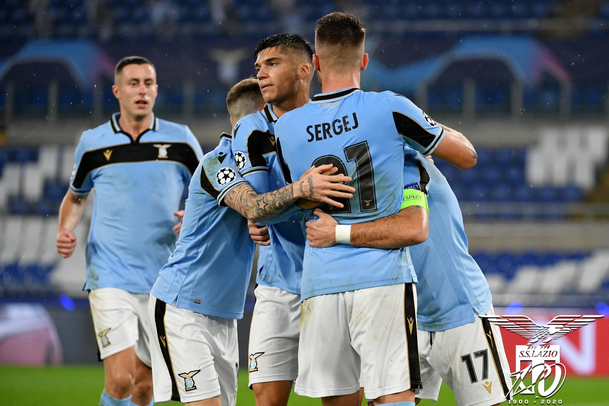 Lazio akhirnya lolos ke babak 16 besar setelah menunggu 20 tahun lamanya. (Foto: Twitter/@