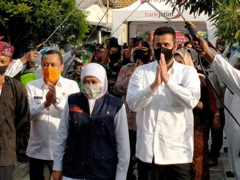 Wawali Probolinggo, HM. Soufis Subri (kiri) bersama Gubernur Khofifah Indarparawansa dan Walikota Hadi Zainal Abidin (kanan). (Foto: Ikhsan Mahmudi/Ngopibareng.id)