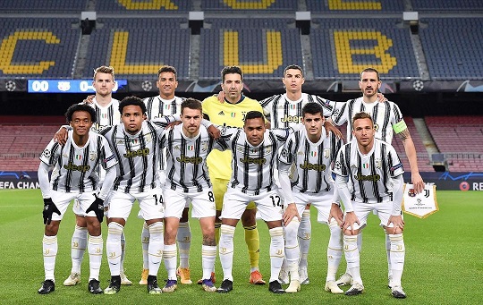 Skuad Juventus saat bertandang ke markas Barcelona di Stadion Camp Nou, Selasa 8 Desember 2020 malam, atau Rabu dini hari WIB. (Foto: Twitter @JuventusFC)