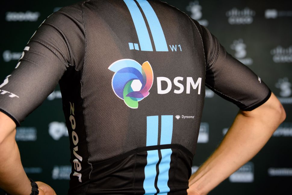 Jersey ini menggunakan teknologi Dyneema yang bisa lindungi kulit ketika kecelakaan. (Foto: Istimewa)