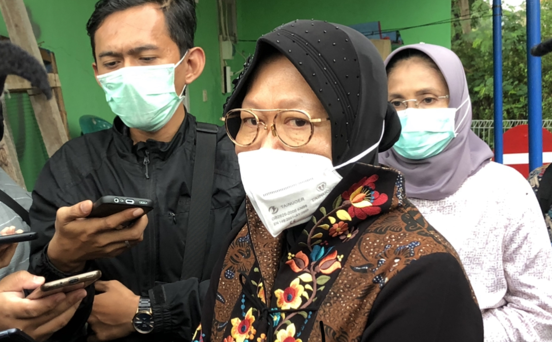 Tri Rismaharini usai memberikan suaranya di TPS 01, Kecamatan Wiyung, Kelurahan Jajar Tunggal, Perumahan Taman Pondok Indah, Rabu 9 November 2020 pukul 08.00 WIB. (Foto: Andhi Dwi/Ngopibareng.id)