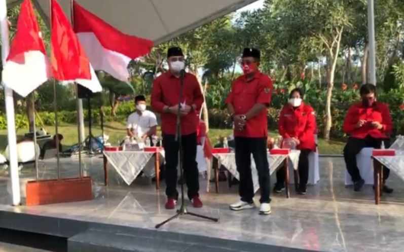 Eri Cahyadi dan Armuji yang mengadakan pidato di Taman Prestasi Surabaya. (Foto: Andhi Dwi/Ngopibareng.id)