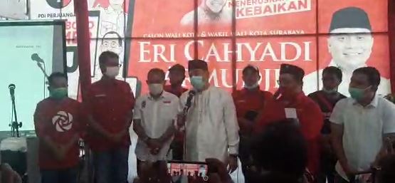 Eri Cahyadi saat memberikan victory speech di Kantor DPC PDIP Surabaya di Jalan Setail Surabaya, 9 Desember 2020. (Foto: Alief Sambogo/Ngopibareng.id)