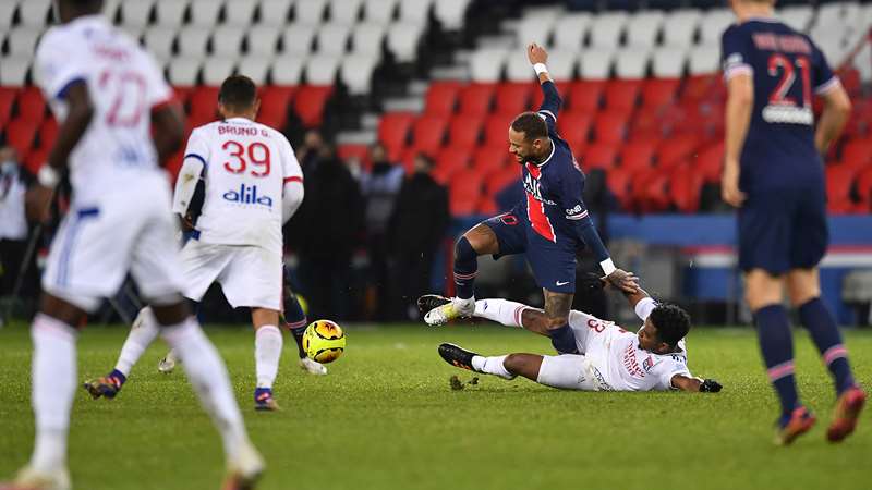 Neymar tidak mengalami cedera serius. (Foto: Twitter/@PSG_inside) 