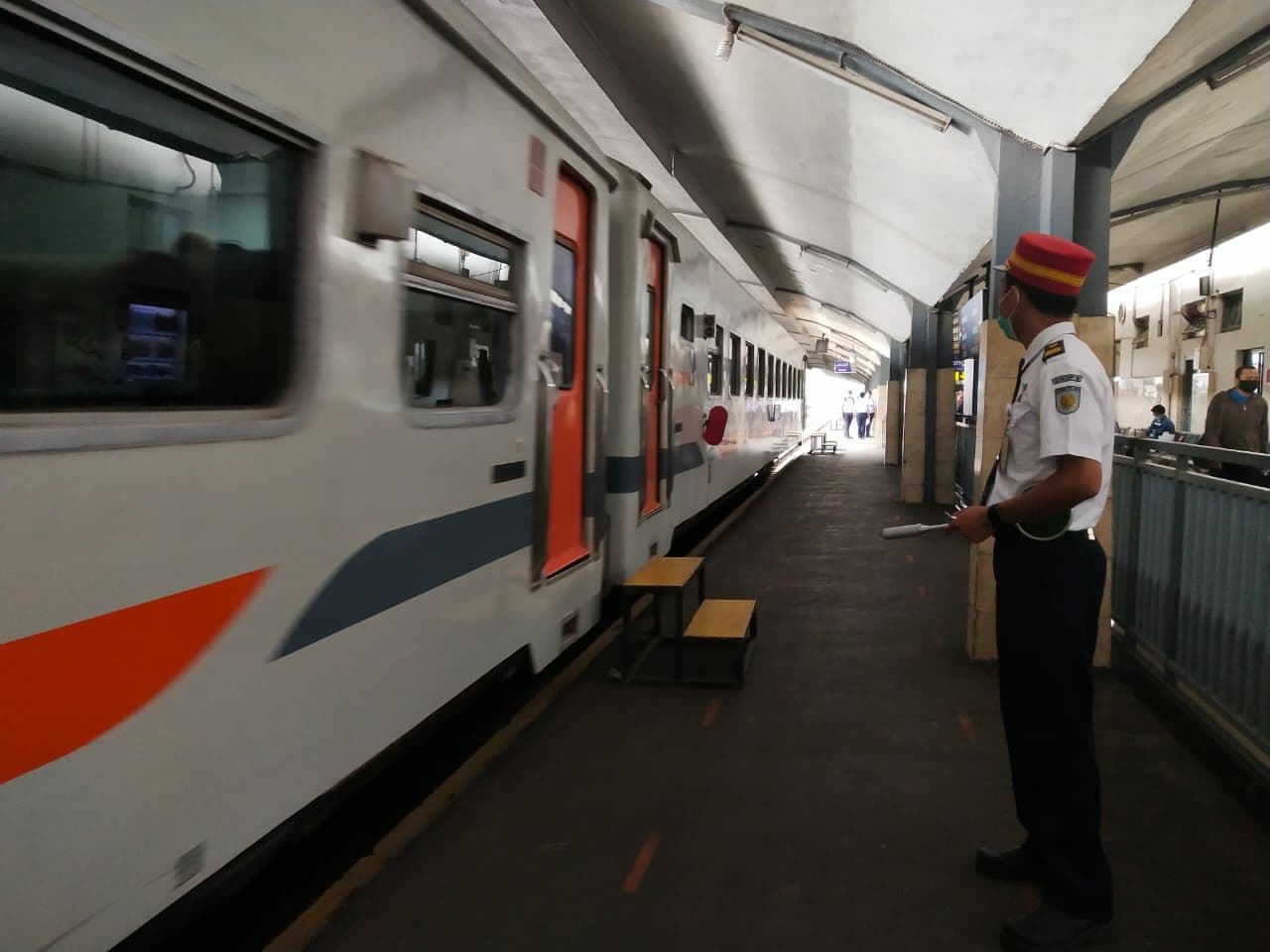 Penumpang kereta api jarak jauh tetap bisa menggunakan hasil tes PCR, rapid tes antibodi, dan juga keterangan bebas influemza dari rumah sakit atau puskesmas setempat. (istimewa)