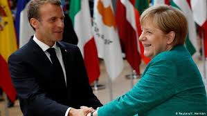 Kanselir Jerman Angela Merkel yang sempat berbaur dengan Macron. (Foto: deutsche welle)