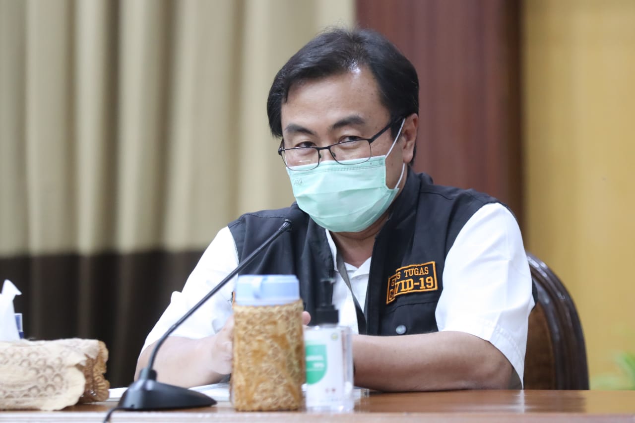 Ketua Rumpun Kuratif Satgas Covid-19 Jatim, Dr. Joni Wahyuhadi. (Foto: Fariz Yarbo/Ngopibareng.id)