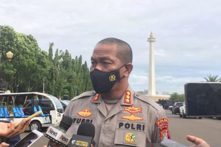 Kabid Humas Polda Metro Jaya Kombes Pol. Yusri Yunus saat menyampaikan keterangan pers di Monumen Nasional (Monas), Jakarta Pusat, Jumat 18 Desember 2020. (Foto: Antara/Fianda SR)