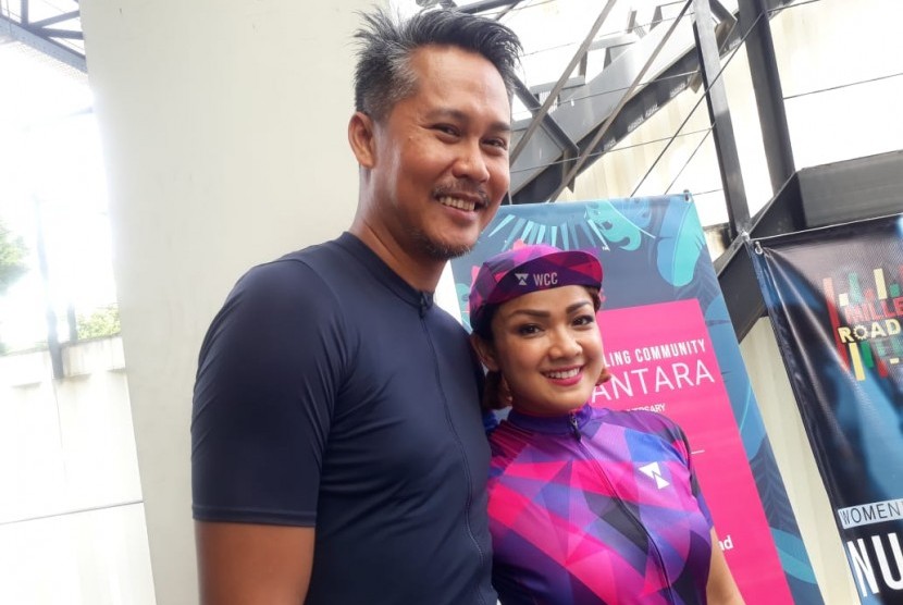 Pasangan Nirina Zubir dan Ernest, personel band Cokelat, terkonfirmasi positif Covid-19. (Foto: Instagram)