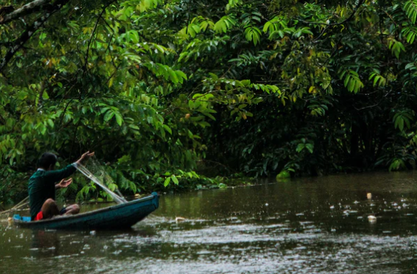 Lima kelurahan dan tiga desa di Pamekasan terendam banjir, warga mulai dievakuasi. (ilustrasi/unsplash.com)