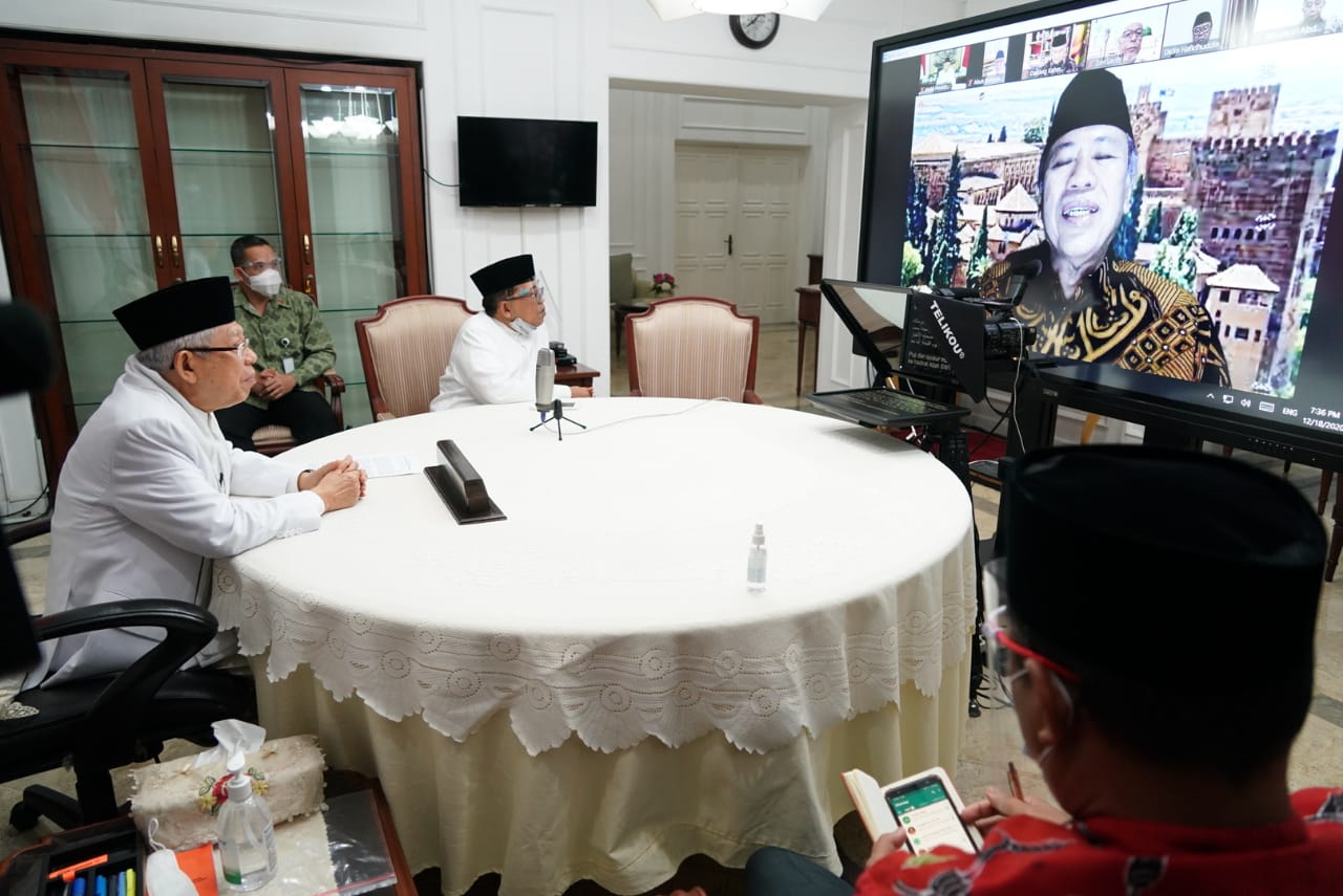 saat silaturahmi dengan Pimpinan Dewan Pertimbangan Majelis Ulama Indonesia (MUI) Periode 2020-2025. Acara ini dilakukan dari kediaman resmi Wapres, Jalan Diponegoro Jakarta Pusat, Sabtu 19 Desember 2020. (Foto: Setwapres)