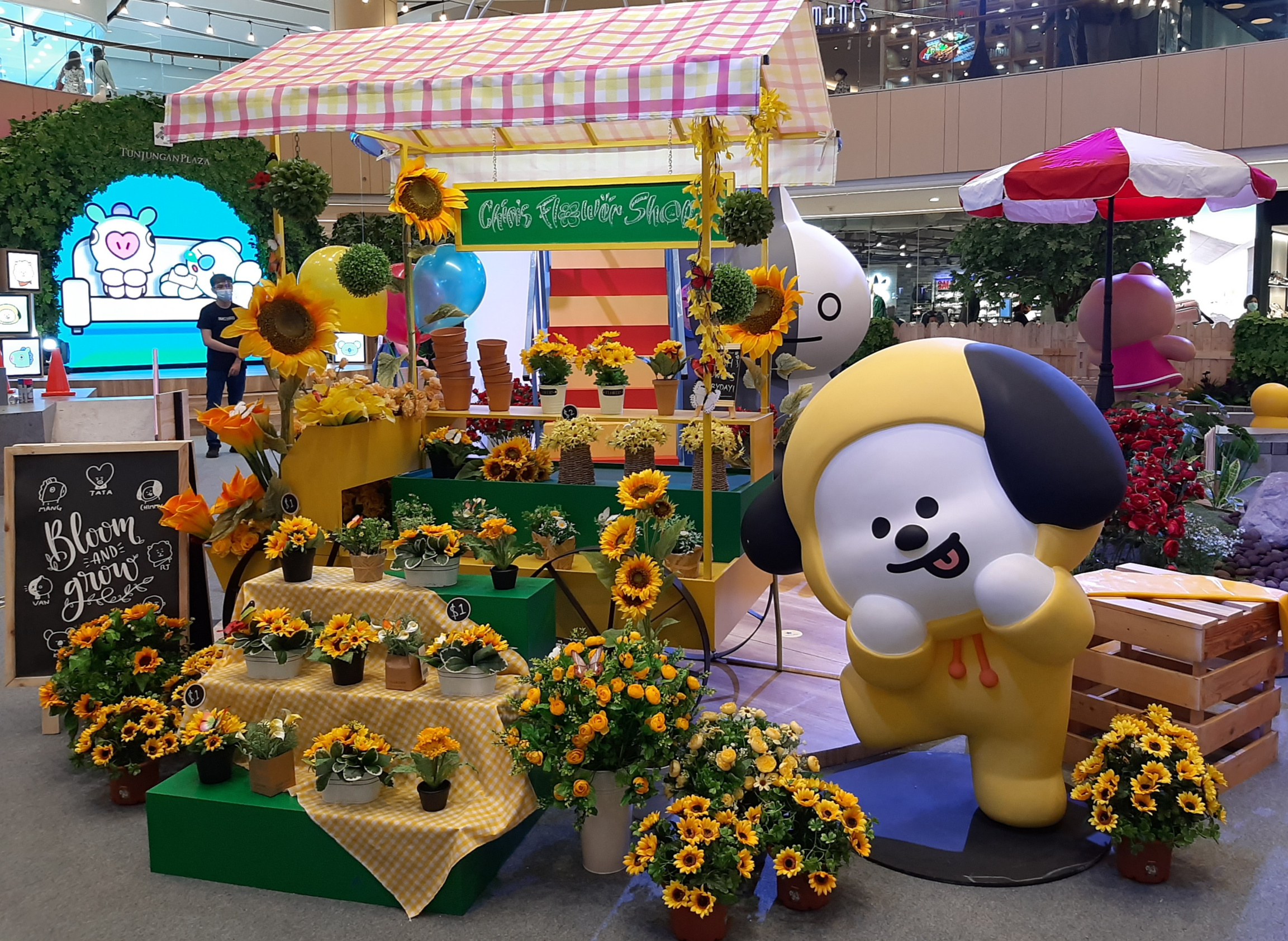 Play Line Friend BT21 di Atrium TP 6 Surabaya. (Foto: Pita Sari/Ngopibareng.id(