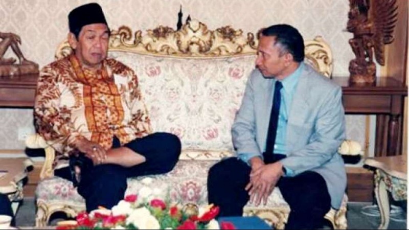 KH Abdurrahman Wahid dan Amien Rais. (Foto: Istimewa)