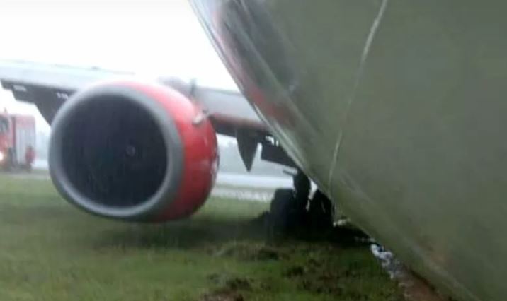 Pesawat Lion Air JT173 yang tergelincir di Bandara Radin Inten II Lampung. Bandarlampung, Minggu 20/12/2020. (Foto: Antara/HO-Dian Hadiyatna)